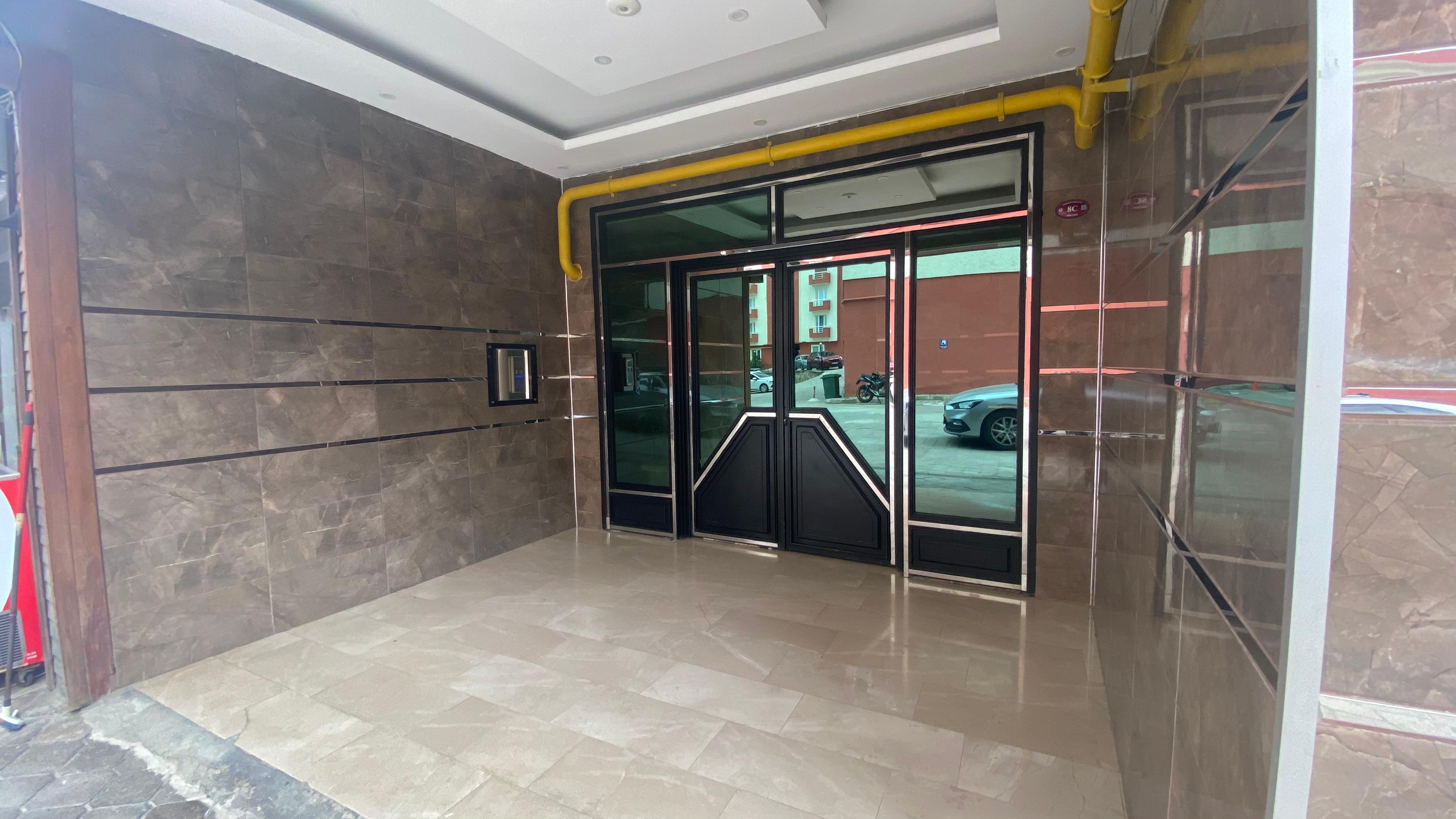 ÇUKURÇAYIR'DA SİTE İÇERİSİNDE İÇİ FULL YAPILI 3+1 SATILIK DAİRE